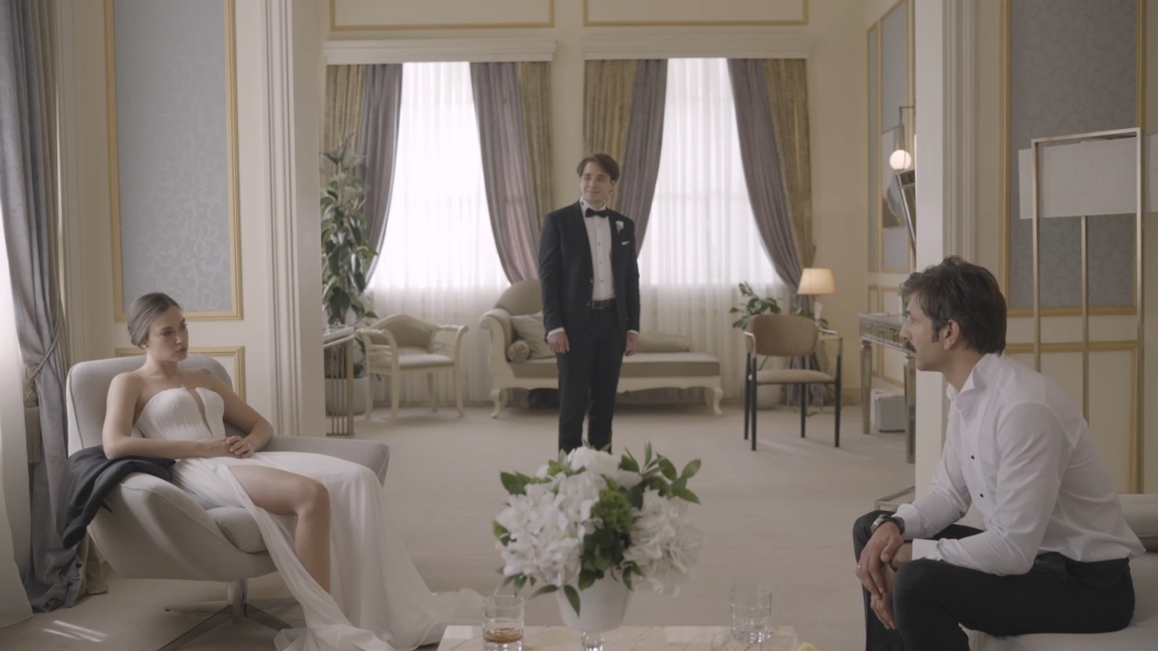 LCV (Lütfen Cevap Veriniz) izle